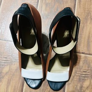 Women ankle strap shoes